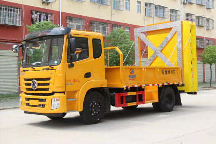 東風(fēng)錦程防撞緩沖車(chē)